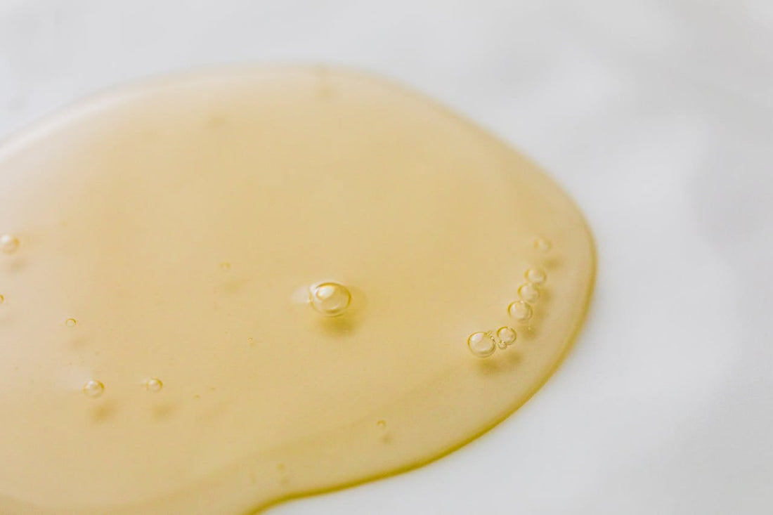 REFINE BEAUTY Vitamin C Serum texture shot 