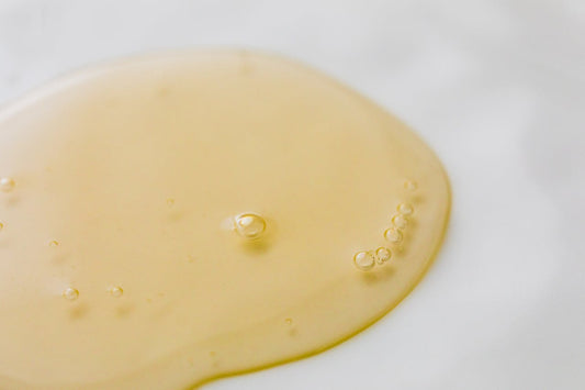 REFINE BEAUTY Vitamin C Serum texture shot 