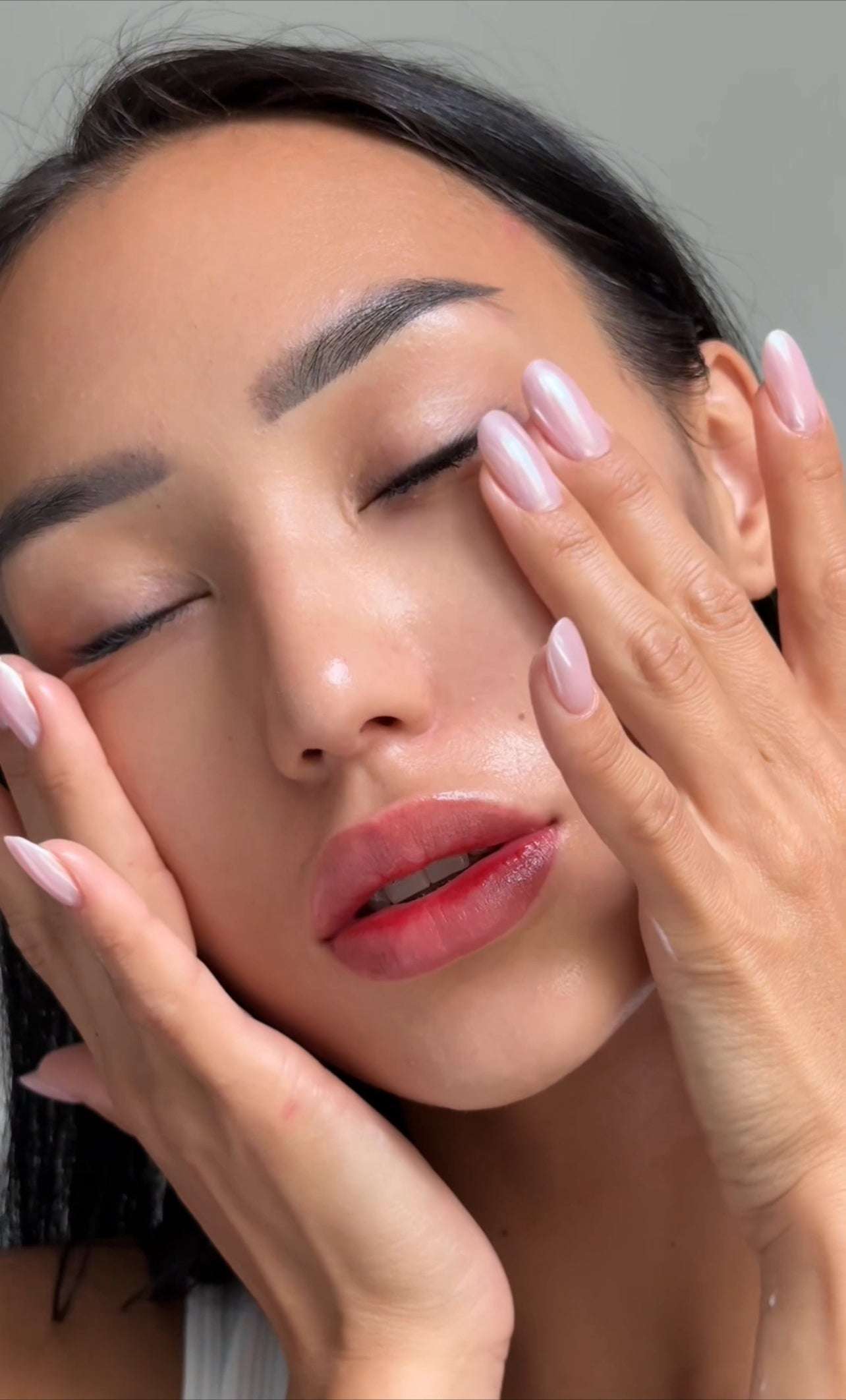 Model applying REFINE BEAUTY Limited Edition Hydration Glow Skincare Set